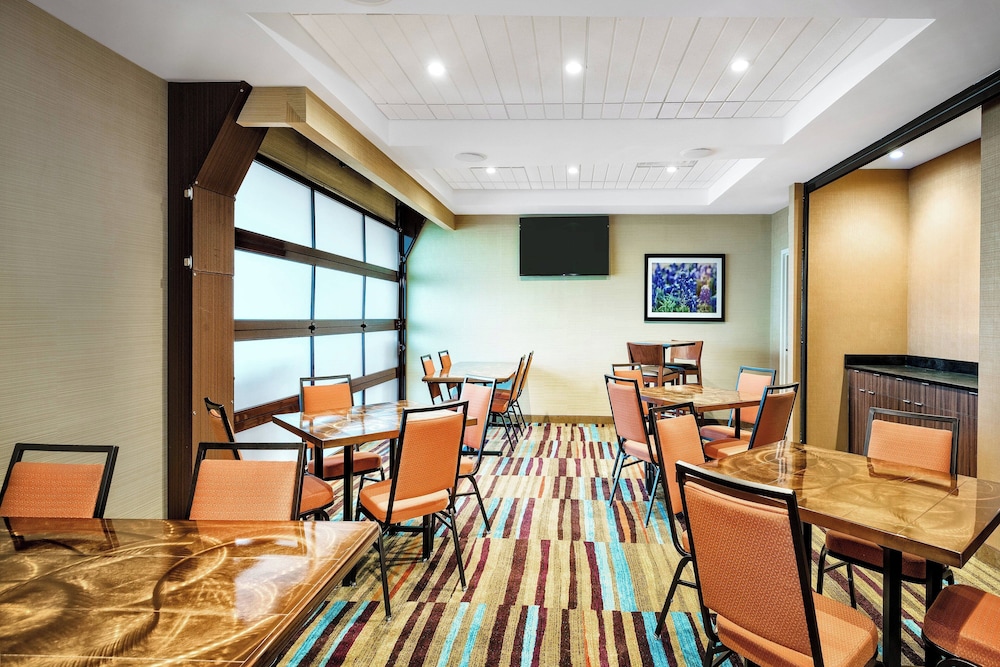 Fairfield Inn & Suites by Marriott Van Canton Area - photo 23