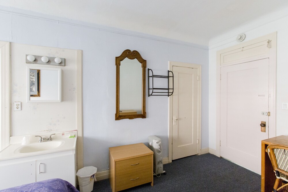 Hotel Del Flores - photo 28