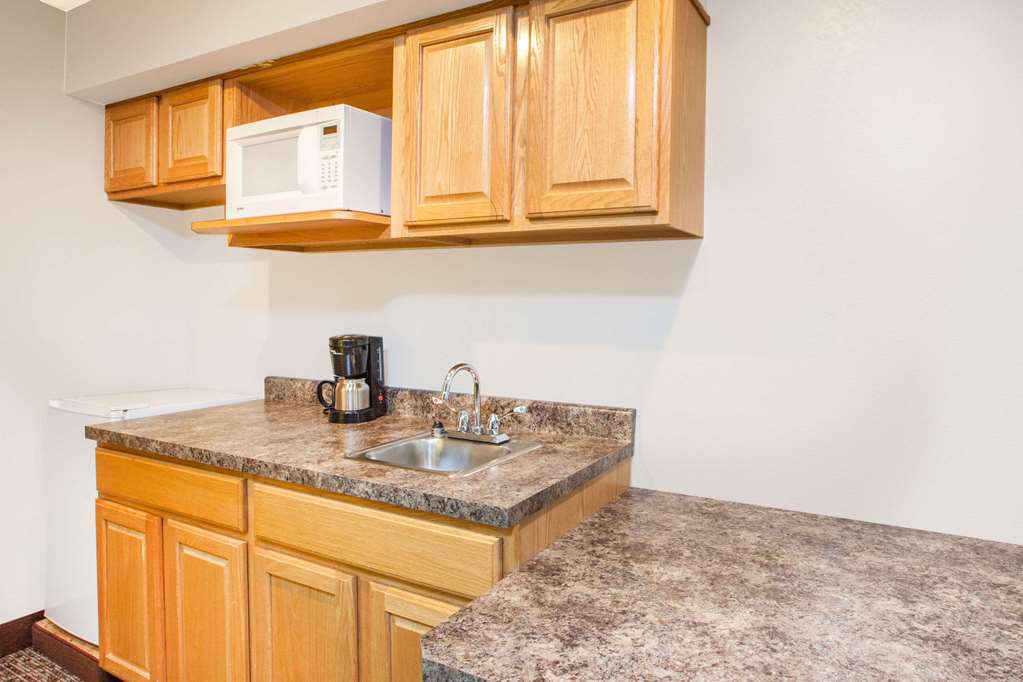 Super 8 by Wyndham West Branch - photo 13