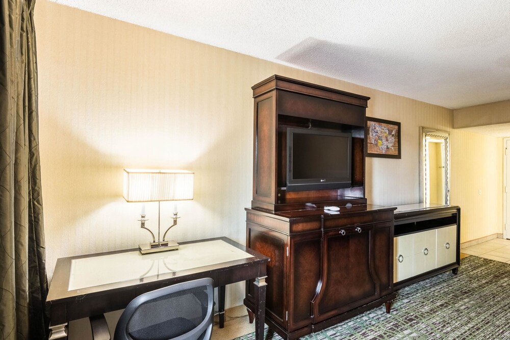 Rodeway Inn & Suites Fresno - photo 15