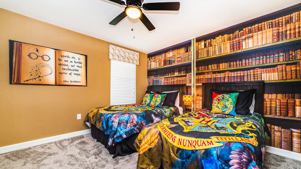 Spacious Resort Home: Pool Theater & More - photo 29