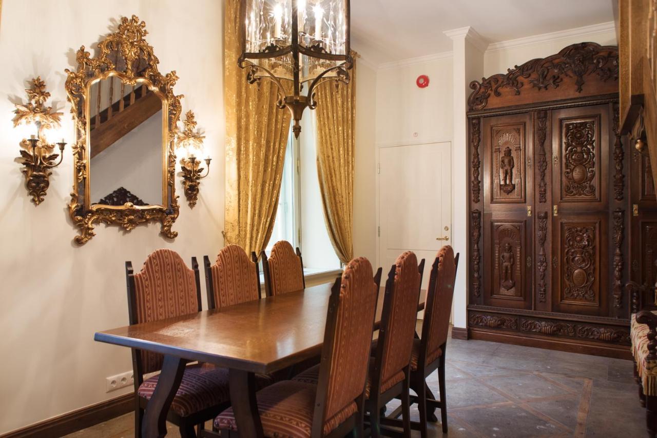Luxury Medieval 2 Storey apartment with Antique Furniture in Old Town — 4-Star Luxury Hotel in Tallinn, Estonia