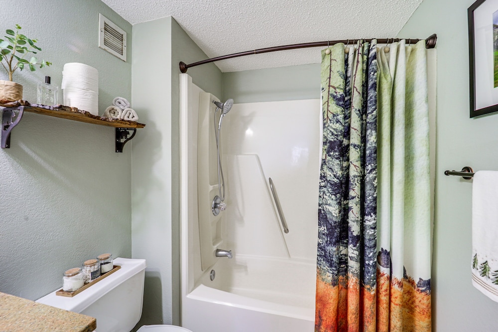 Vacation Rental 3 Mi to Sugar Mountain Resort - photo 6