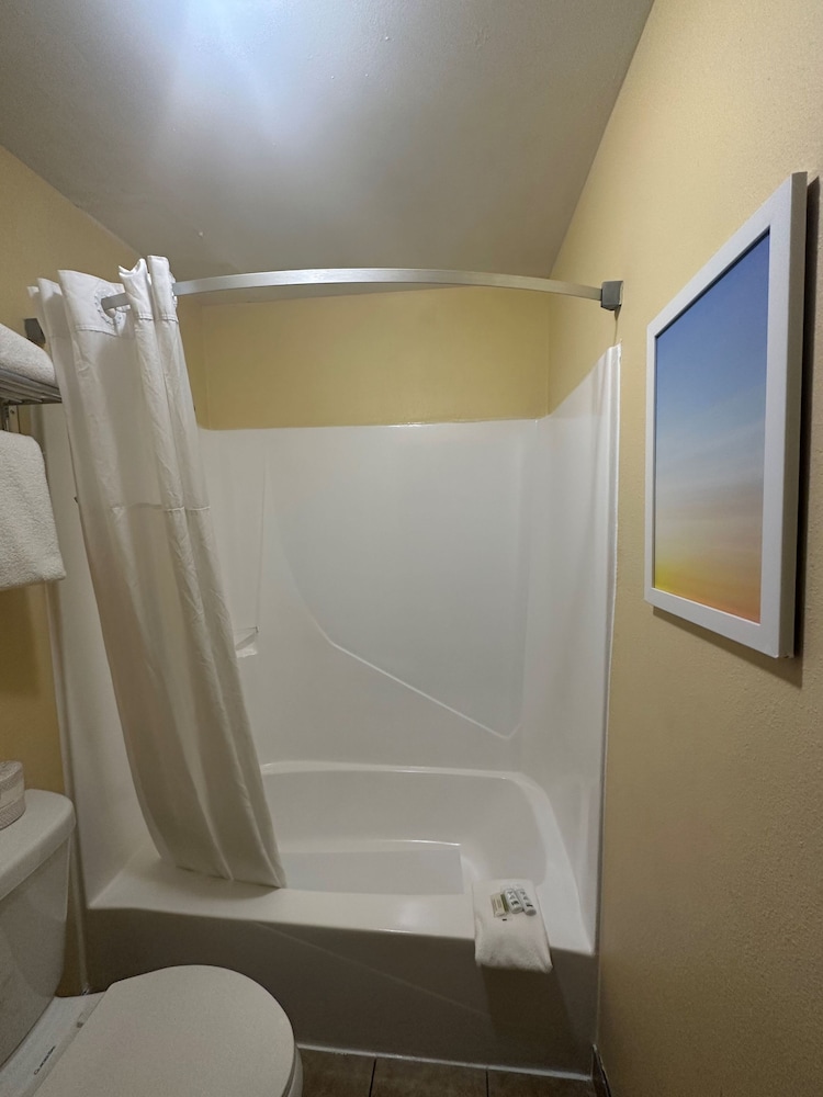 Days Inn & Suites by Wyndham Gunnison - photo 40