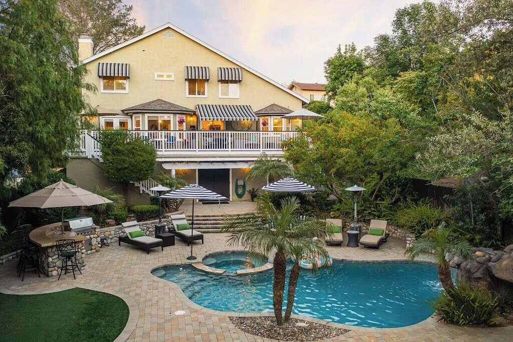 Luxury 5br 3 5ba w Pool & Hot Tub in La Mesa, United States