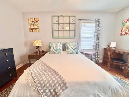 Blue Birdhouse Indiana Dunes Pet Friendly — hotel in Chesterton