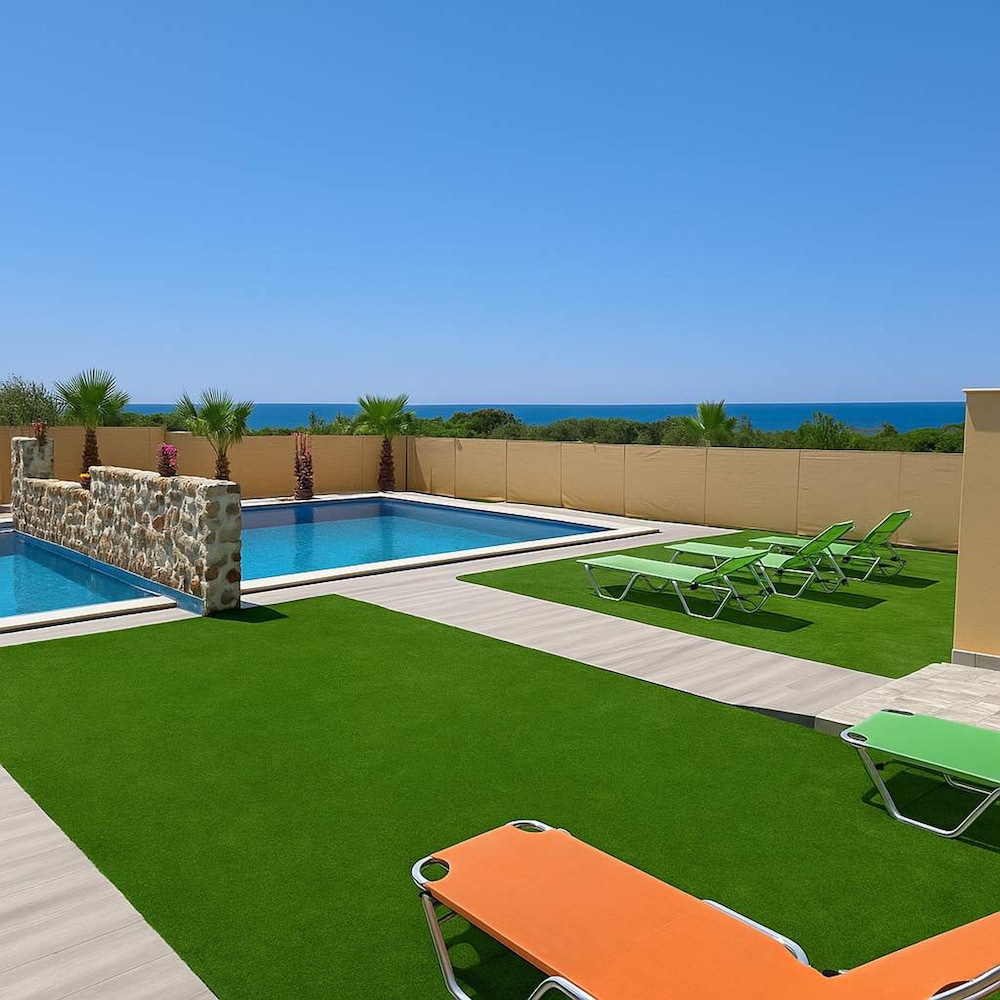 Milolithos Paradise Beachfront Getaway With Pool in Palaiochora, Greece