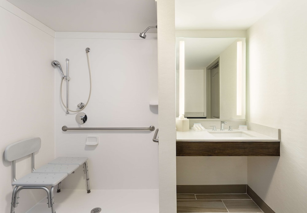 Hilton Garden Inn Melville - photo 19