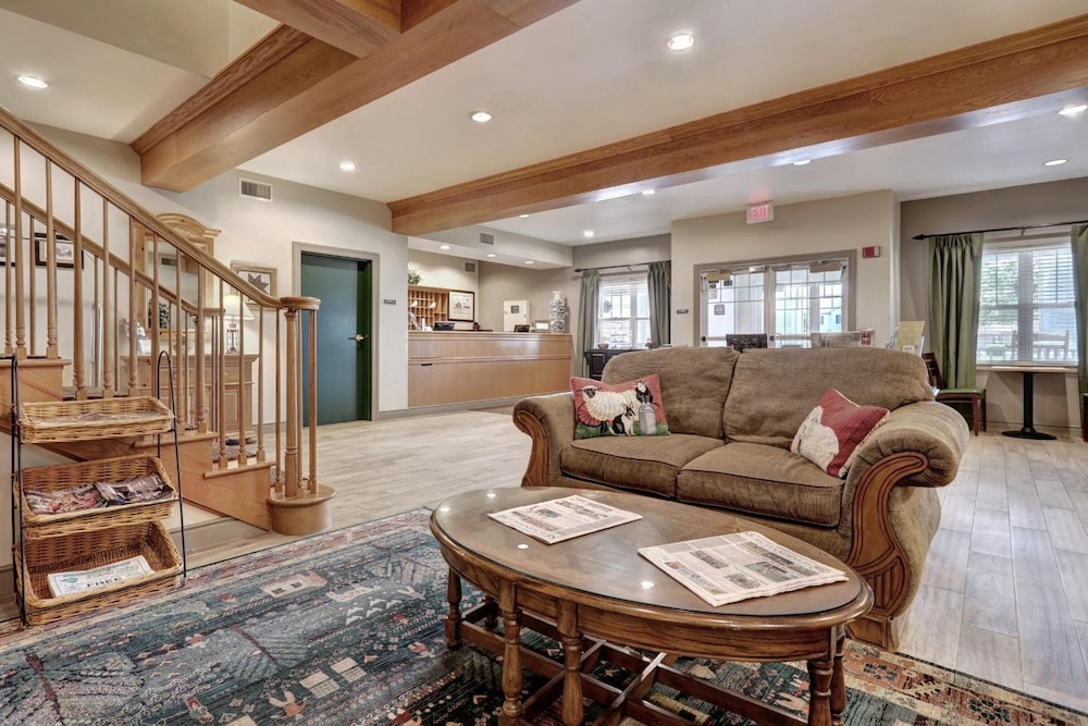 Lancaster Inn and Suites - photo 2