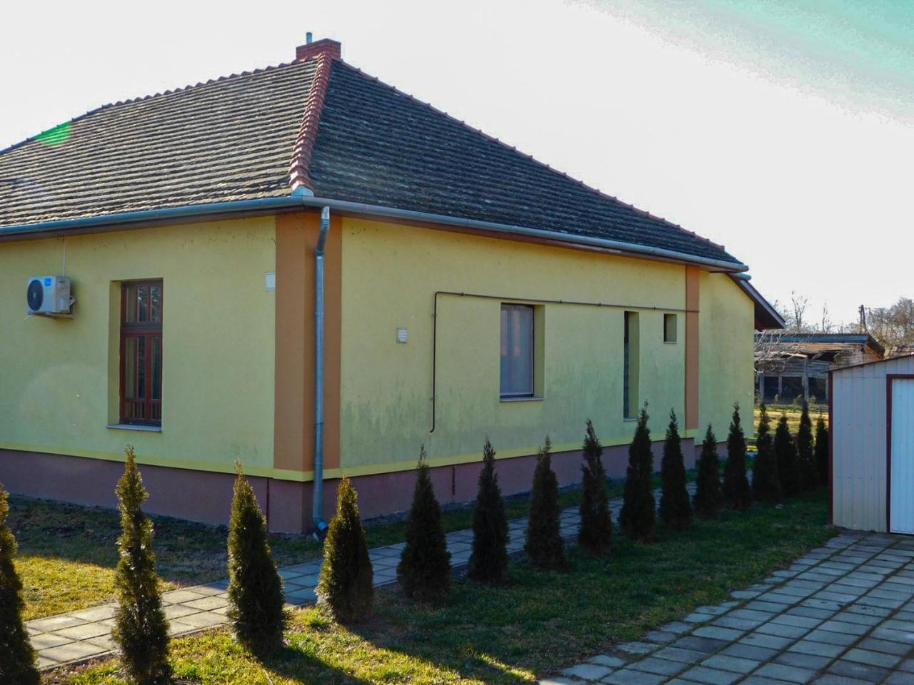 Korcsetta Vendeghaz — hotel in Davod