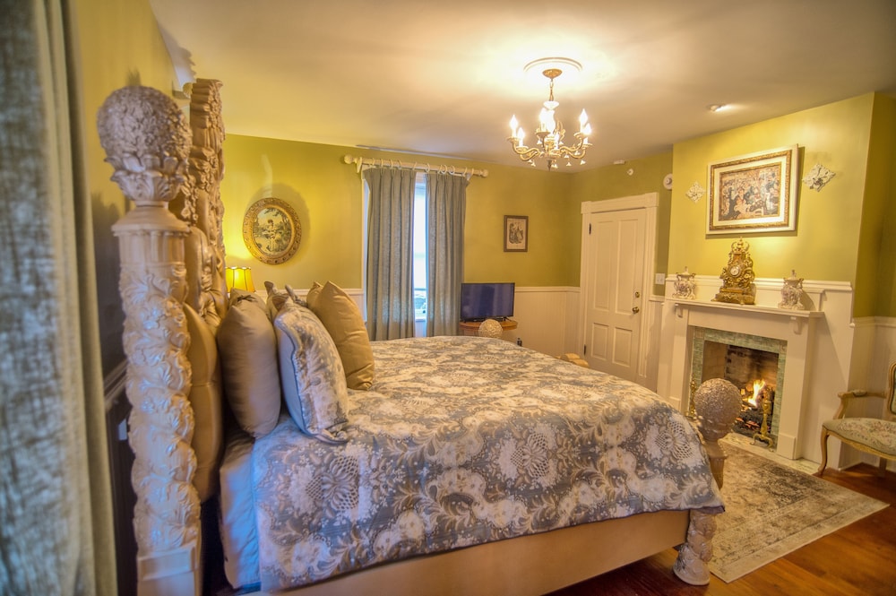 McMillan Inn Bed and Breakfast — 4-Star Luxury Hotel in Savannah, United States