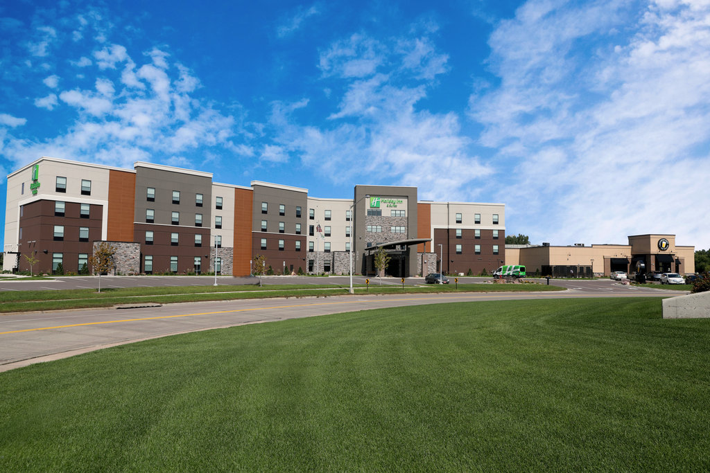 Holiday Inn & Suites Sioux Falls Airport by IHG - featured photo