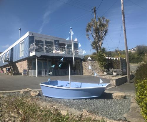 Barracuda Beachside Apartment — 4-Star Luxury Hotel in Benllech, United Kingdom