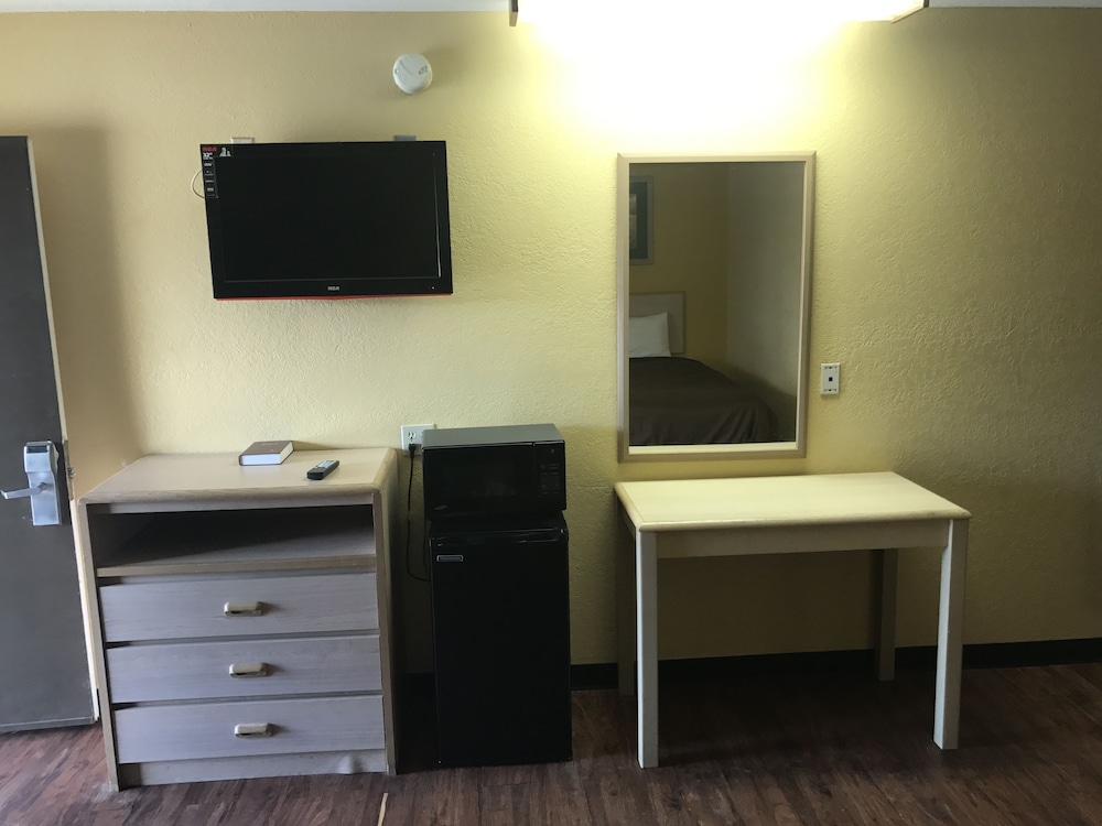 Village Inn Cotulla - photo 23