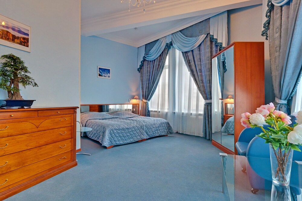 Warsaw Hotel - last minute hotel in Moscow