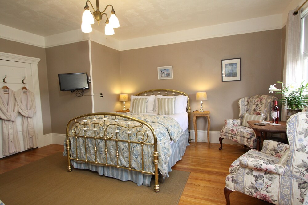 Kelley & Young Wine Garden Inn - photo 24