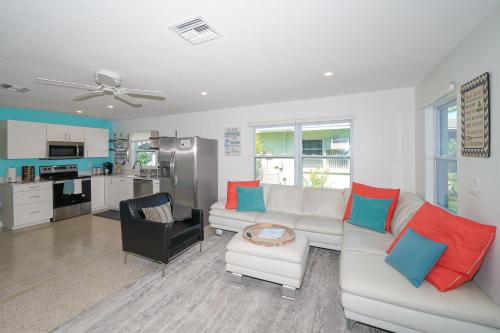 Modern & Fresh Less than 3 miles to the Beach in Sarasota, United States