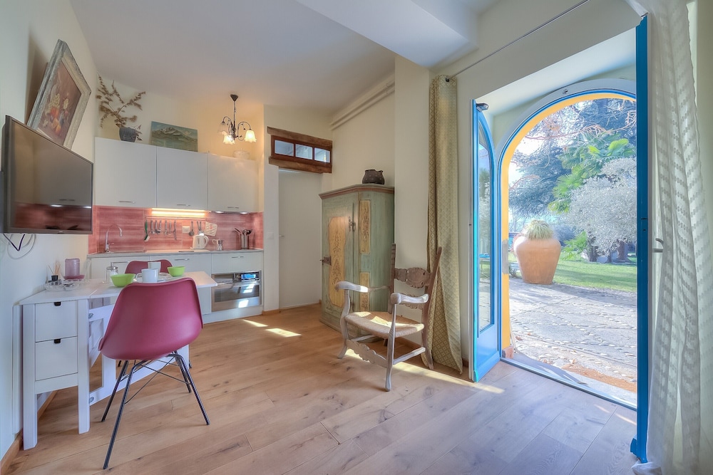 Palazzo dei Ulivi Rosmarino in Gordola, Switzerland