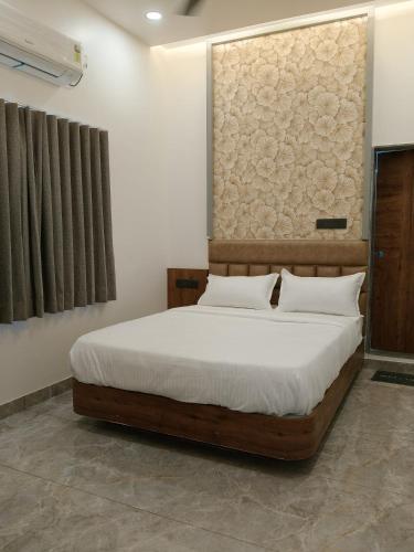 Dwarka Dekho Grand Palace in Dwarka, India