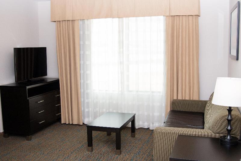 Holiday Inn Express & Suites Bakersfield Airport by IHG - photo 37