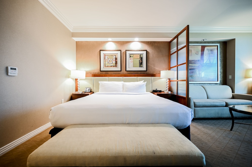 StripViewSuites at Signature - photo 10