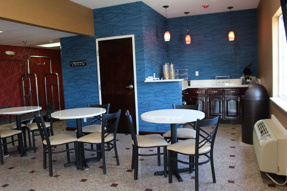 Magnolia Inn And Suites - photo 37