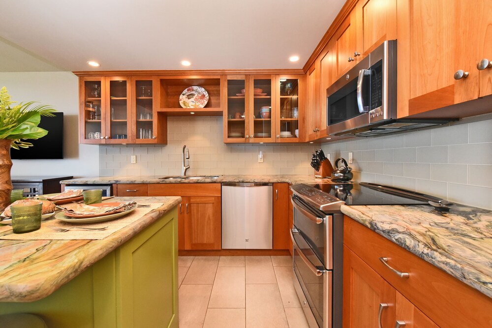 Papakea L303 PK L303 Kaanapali BeachFront 2BD w Ocean View Poo - photo 12