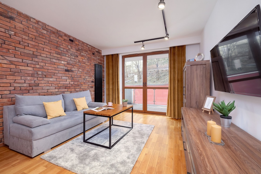 Industrial Apartment Fredry with Parking by Noclegi Renters — 4-Star Luxury Hotel in Krakow, Poland