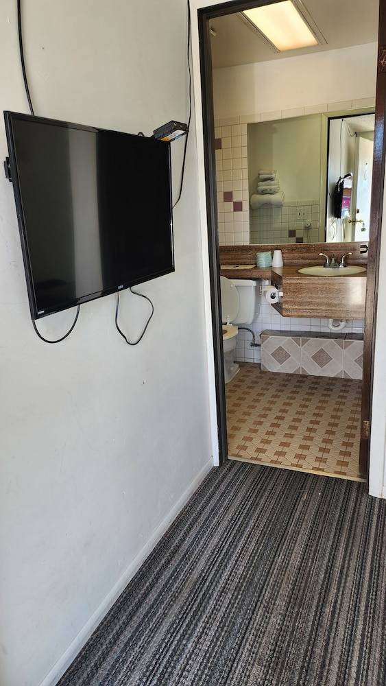 Golden Arrow Motel - photo 21