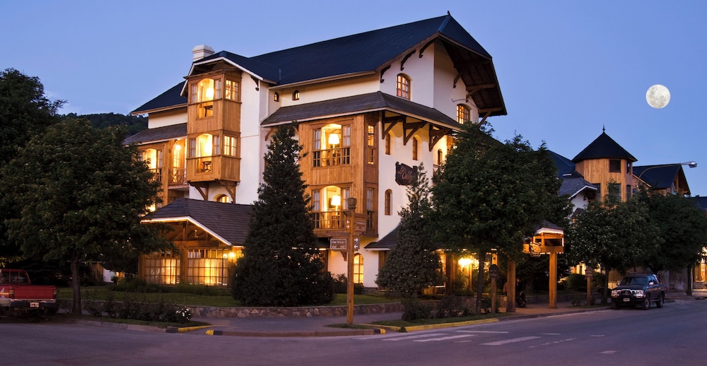 Le Village Hotel — hotel in San Martin De Los Andes