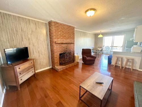 Cottage 11 Lees Ford Marina — 4-Star Luxury Hotel in Ridgetop, United States