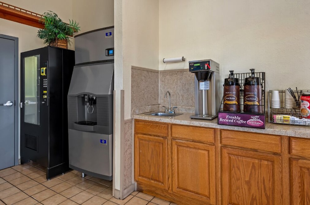 Rodeway Inn Effingham North - photo 12