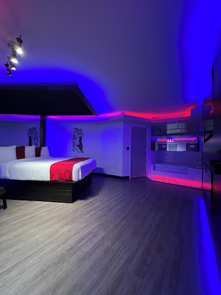 Imperial Suites Adults Only - photo 18