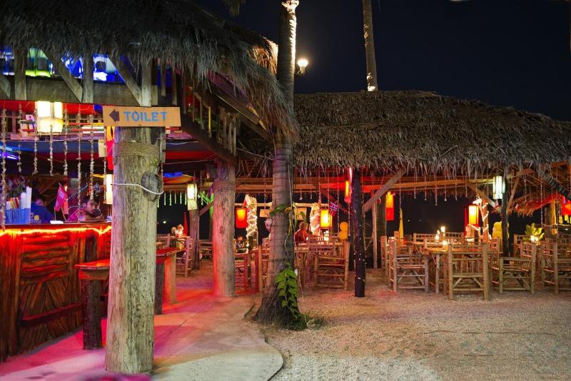 Moonwalk Lanta Resort