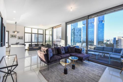 Spacious 3BR Close to Rothschild with MAMAD by HolyGuest — 4-Star Luxury Hotel in Tel Aviv, Israel
