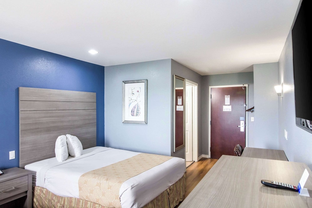 Rodeway Inn & Suites Port Arthur Groves - photo 11