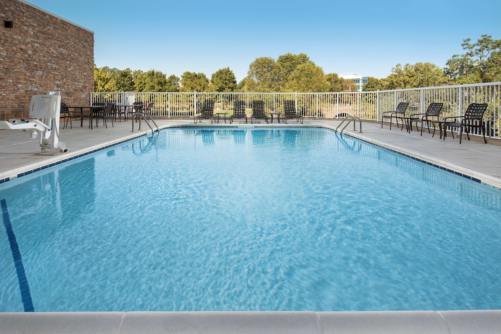 Hilton Garden Inn Charlotte Airport - photo 34