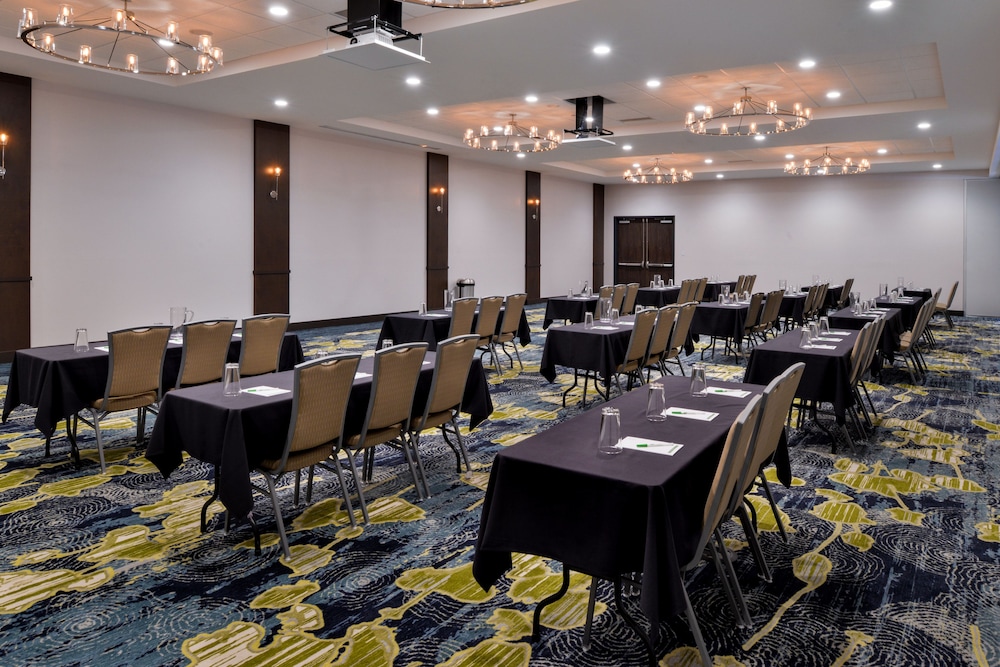 Holiday Inn Hotel & Suites Farmington Hills Detroit NW by IHG - photo 47
