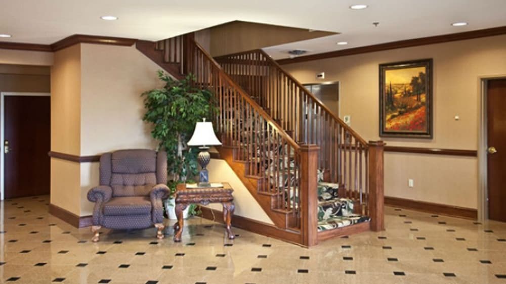 Mountain Inn & Suites - photo 2