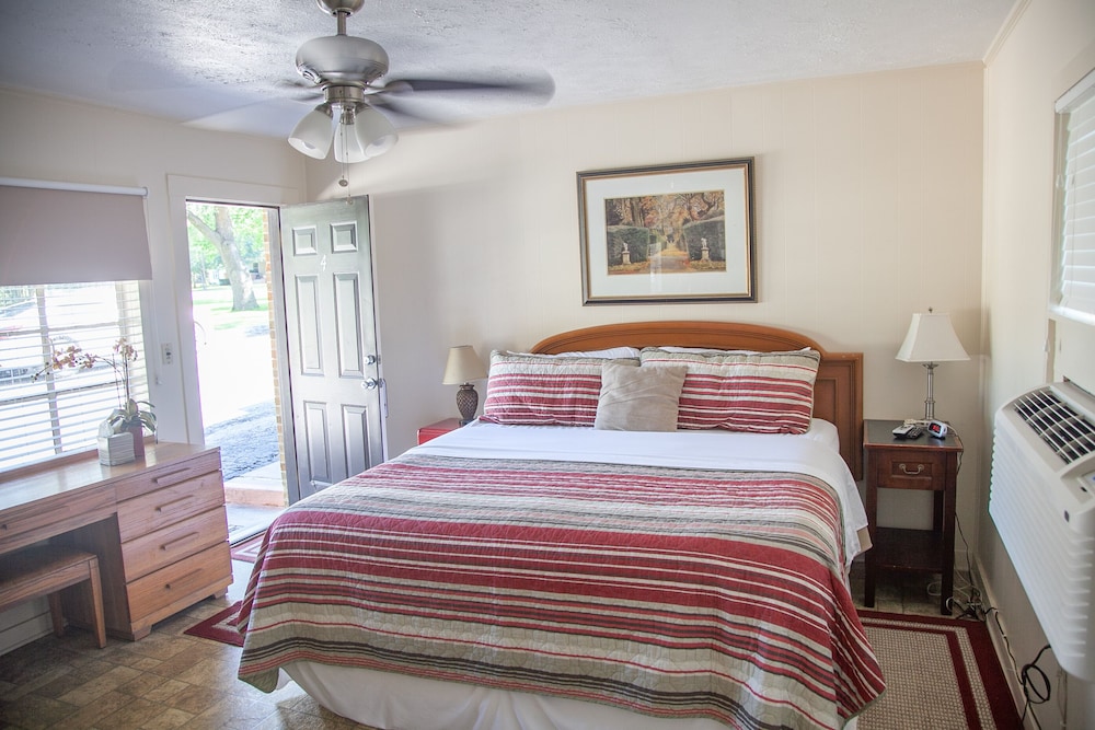 Shiner Country Inn - photo 13