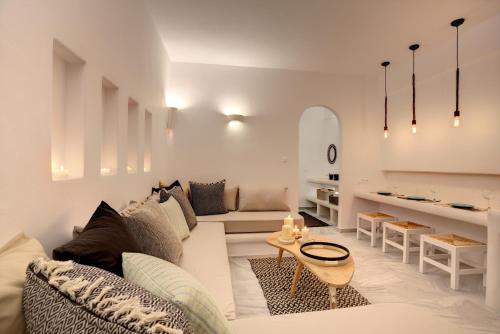 Aspries Suites — 4-Star Luxury Hotel in Paros, Greece