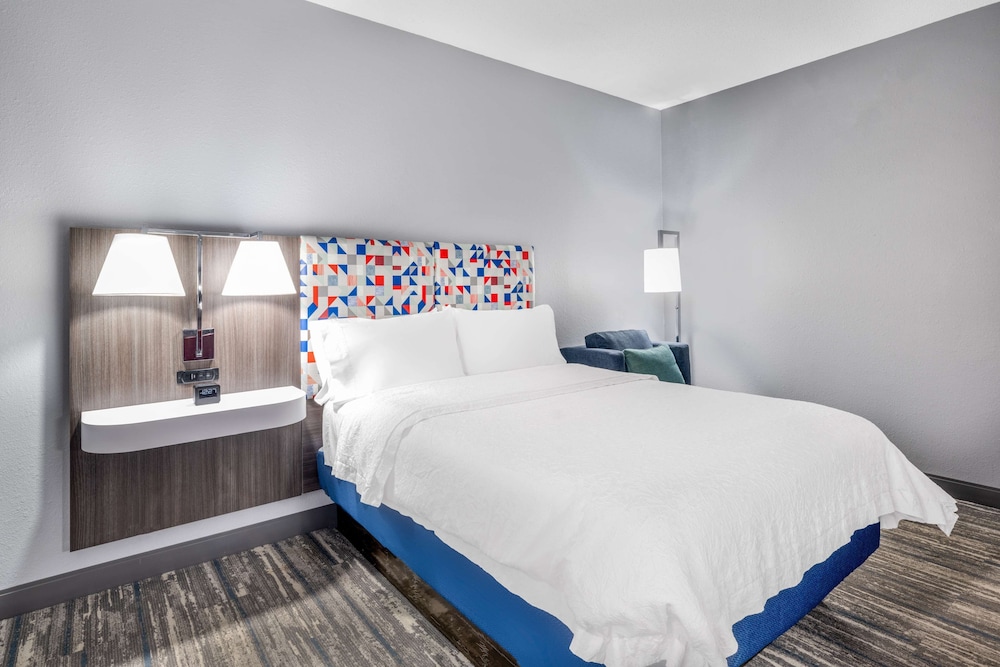 Hampton Inn Sanford - photo 17