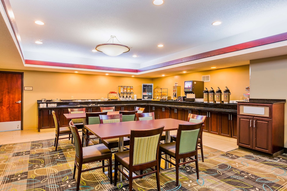 Staybridge Suites Cedar Rapids North by IHG - photo 32