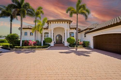Luxury in Collingswood — 4-Star Luxury Hotel in Marco Island, United States
