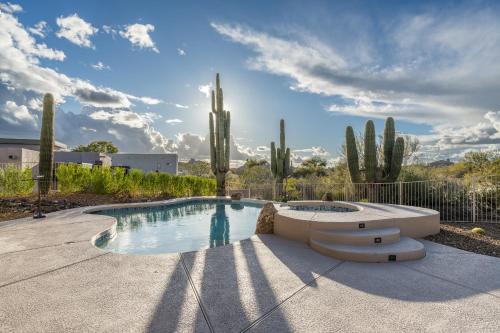 Pinnacle Perfection by Porter Heated Pool Spa w Outdoor Putting Green in Scottsdale, United States
