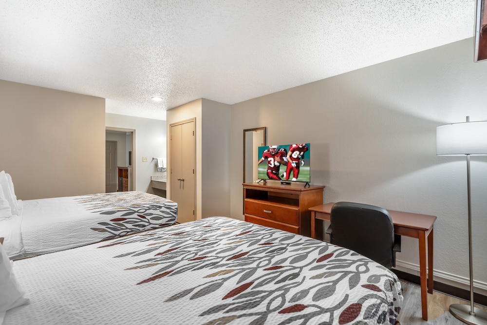 Red Roof Inn & Suites Sulphur Springs - photo 8