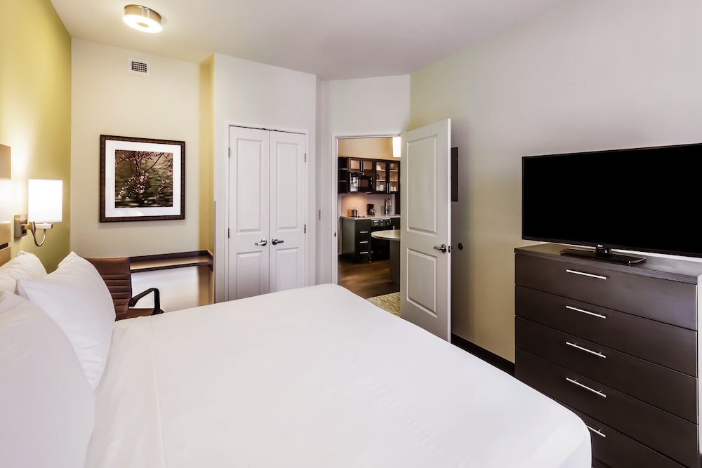 Candlewood Suites Lenexa Overland Park Area - photo 21