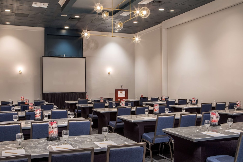 DoubleTree by Hilton Atlanta Windy Hill Ballpark - photo 59