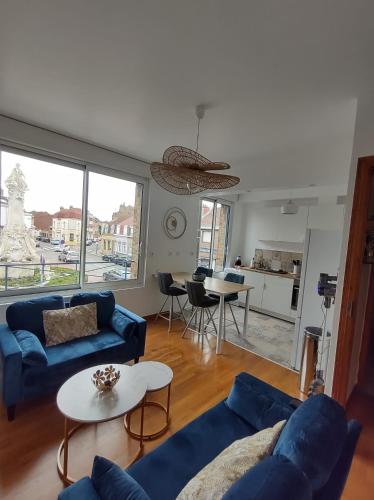 Duplex Le Voltaire a 900m de la Plage de Malo Les Bains in Dunkerque, France