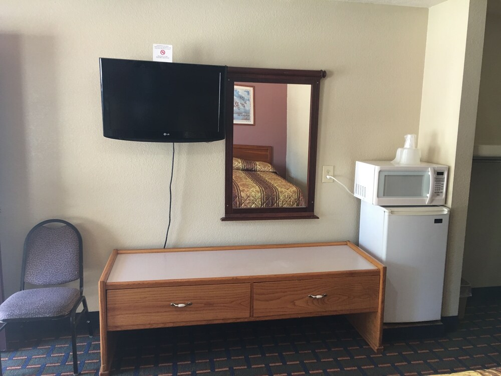 Best Value Inn Motel Sandusky - photo 12